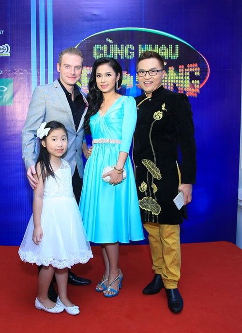 Việt Hương, Trấn Thành nhí nhảnh hóa "Ông Bà Smith" - 10