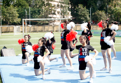 Hoạt náo viên xinh đẹp trên SVĐ Bách Khoa - 8