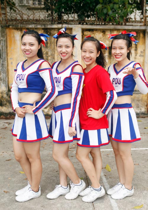 Hoạt náo viên xinh đẹp trên SVĐ Bách Khoa - 13