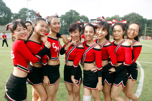 Hoạt náo viên xinh đẹp trên SVĐ Bách Khoa - 10