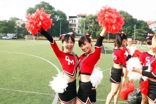 Hoạt náo viên xinh đẹp trên SVĐ Bách Khoa - 11