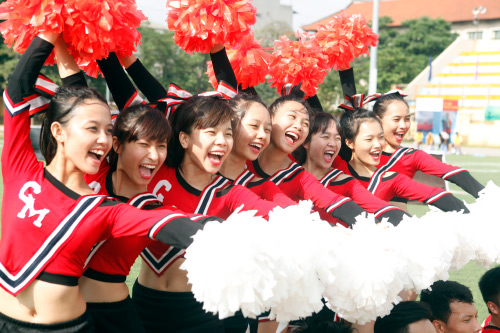 Hoạt náo viên xinh đẹp trên SVĐ Bách Khoa - 14