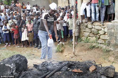 Congo: Đốt xác và ăn thịt người vì nghi là khủng bố - 1