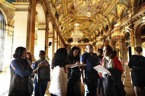 NTK Việt mang áo dài sang kinh đô thời trang Paris - 2