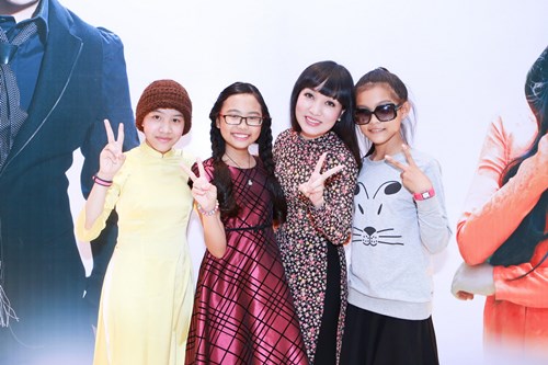 Mẹ Quang Lê về nước xem liveshow 4 tỷ của con trai - 5