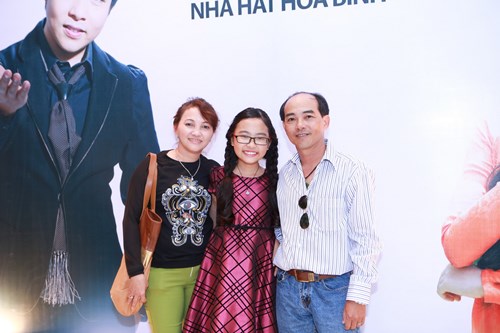 Mẹ Quang Lê về nước xem liveshow 4 tỷ của con trai - 8