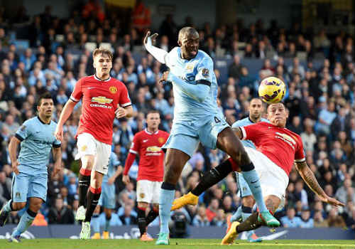 Nghi án Fellaini nhổ nước bọt vào Aguero - 2