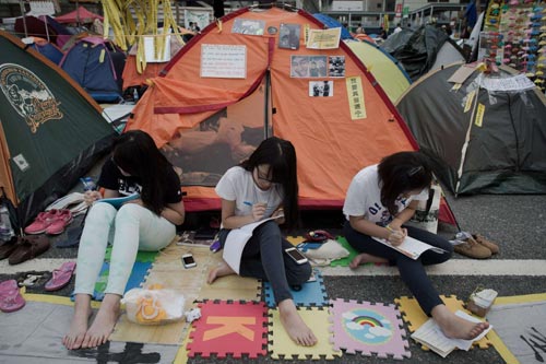 Sinh viên Hong Kong đòi tới Bắc Kinh biểu tình - 1
