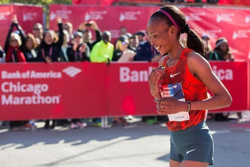 Tin HOT 5/11: Nhà vô địch Chicago Marathon dính doping - 1
