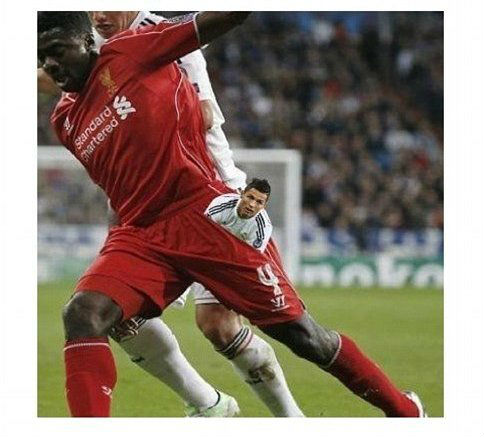 Ảnh chế Ronaldo "mất tích" trước Kolo Toure - 3