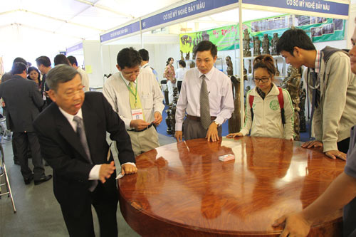 Hội chợ đồ gỗ và trang trí nội thất Việt Nam - 4