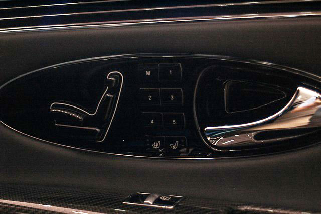 Khám phá Maybach 62S của bố chồng Hà Tăng - 12