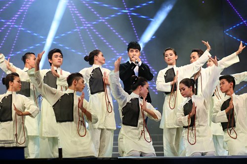 Quách Tuấn Du xuống tóc, òa khóc trong liveshow - 9