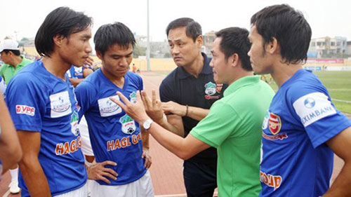 Bầu Đức đôn cầu thủ Học viện HAGL JMG đá V.League: Bài học Tiền Giang 2006 - 2