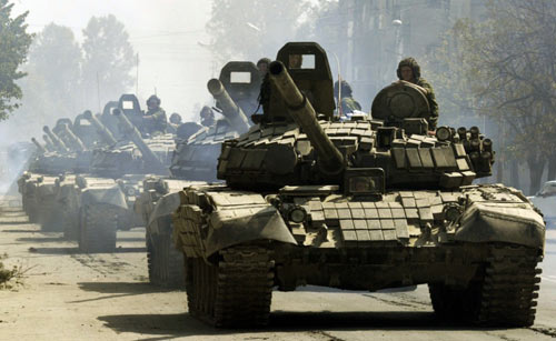 Ukraine tố 32 xe tăng từ Nga xâm nhập lãnh thổ - 1