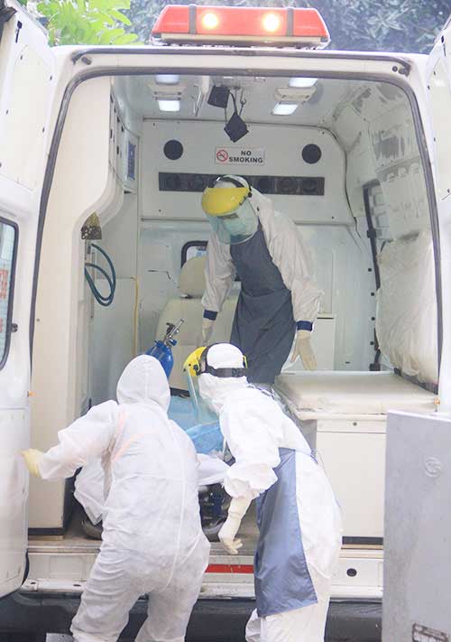 Xem diễn tập tiếp nhận người nghi nhiễm Ebola ở HN - 3