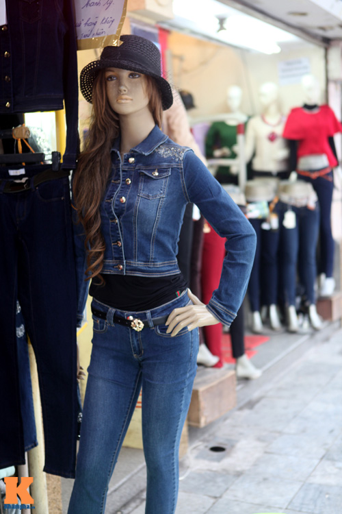 Khảo giá trang phục denim nữ cho ngày gió mùa - 12