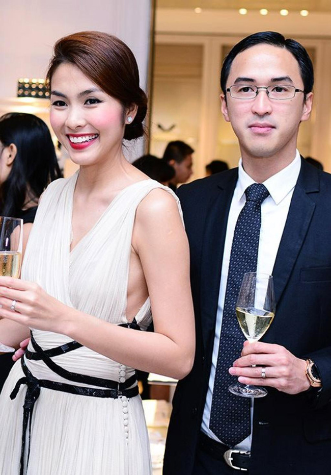 Cô thường lựa chọn những chiếc đầm theo phong cách nữ tính, sang trọng khi tới dự sự kiện.&nbsp;
