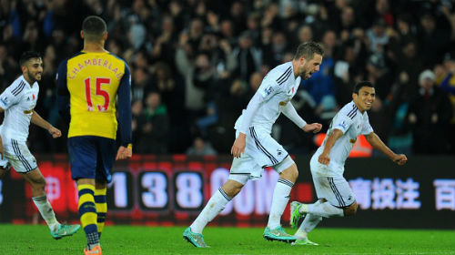 Swansea - Arsenal: 3 phút và 2 gáo nước lạnh - 1