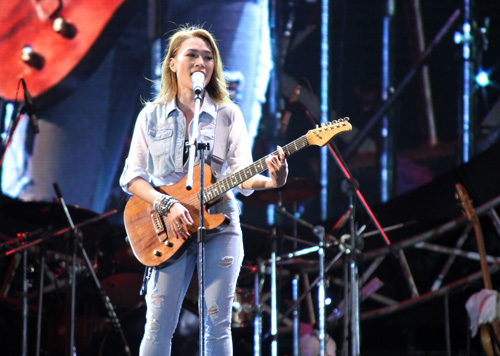 Mỹ Tâm bật khóc nhiều lần trong liveshow vì fan - 14