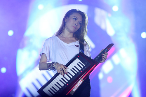 Mỹ Tâm bật khóc nhiều lần trong liveshow vì fan - 2