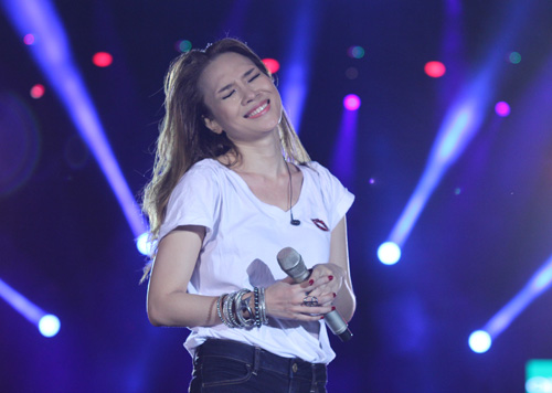 Mỹ Tâm bật khóc nhiều lần trong liveshow vì fan - 3