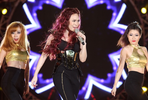 Mỹ Tâm bật khóc nhiều lần trong liveshow vì fan - 4