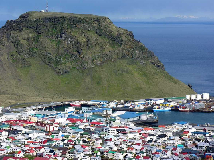 11. Iceland

Iceland với những cảnh đẹp thiên nhiên yên bình, kỳ thú sẽ trở thành điểm đến lý tưởng để&nbsp;nghỉ hưu. Y tế và chất lượng cuộc sống của quốc gia này đạt 8.5 điểm, chỉ số hạnh phúc là 8.3 điểm và tài chính chỉ đạt 6 điểm.&nbsp;
