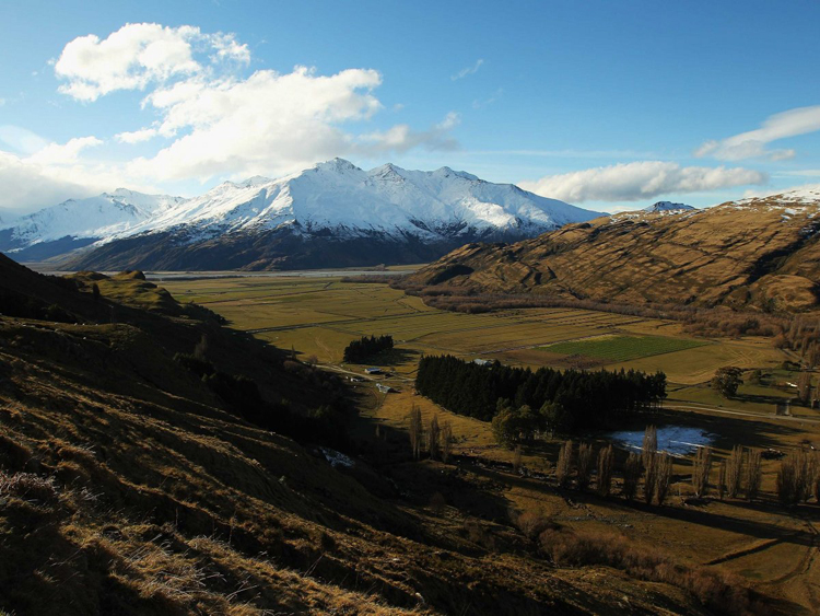 9. New Zealand

Sự đồng đều trong&nbsp;điểm số&nbsp;các chỉ tiêu, cùng vẻ đẹp ấn tượng của thiên nhiên đã giúp New Zealand vươn lên vị trí thứ 9 trong bảng xếp hạng. Số điểm về y tế, tài chính, chất lượng cuộc sống và chỉ số hạnh phúc của quốc gia này là: 7.9, 7.2, 8.7 và 7.5.
