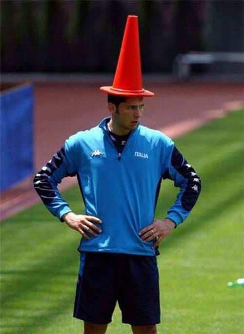 Liên khúc cười: Bóng đá cười, cười bóng đá - 1