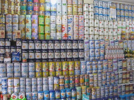 Bộ Tài chính đề nghị DN giảm quảng cáo để hạ giá sữa - 1