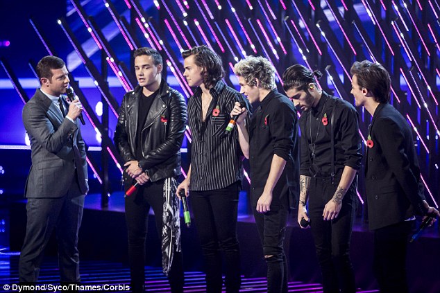 One Direction tái hợp trên sân khấu X-Factor - 1