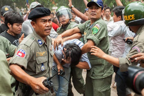Campuchia: Giải cứu 10 người Việt bị bắt cóc, tra tấn - 1