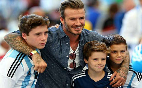 Nhà Beckham: Bố siêu sao, con hứa hẹn là Pháo thủ tài ba - 2