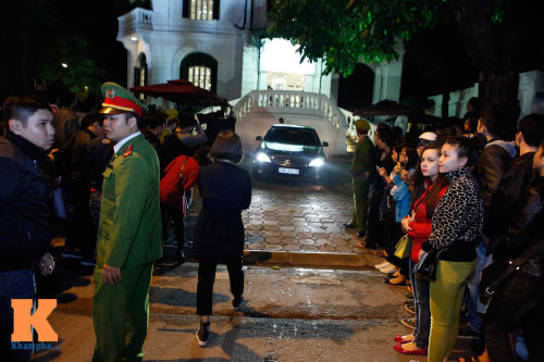 Beckham điển trai đến VN khiến fan nữ "điên đảo" - 2