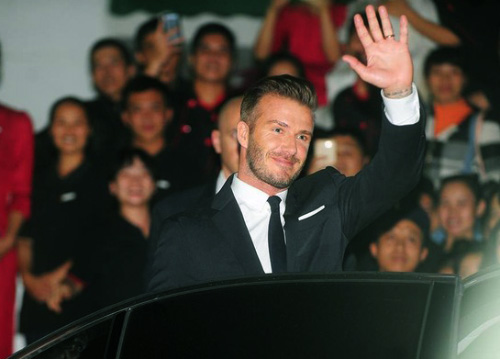 Beckham điển trai đến VN khiến fan nữ "điên đảo" - 12