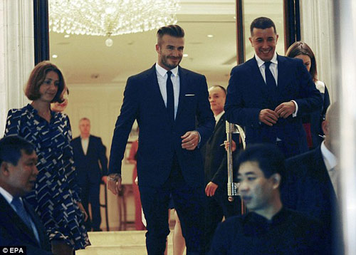 Beckham điển trai đến VN khiến fan nữ "điên đảo" - 7