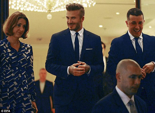 Beckham điển trai đến VN khiến fan nữ "điên đảo" - 2