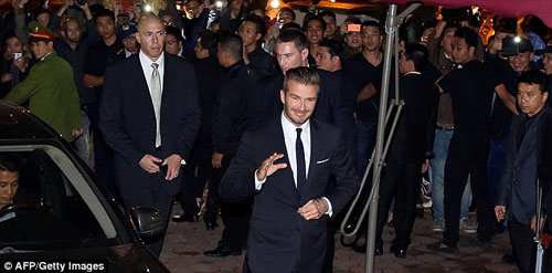 Beckham điển trai đến VN khiến fan nữ "điên đảo" - 4