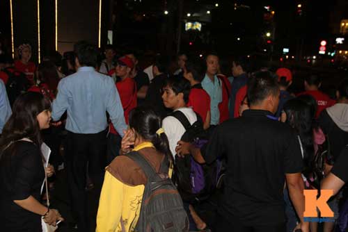 Không được gặp mặt Beckham, fan MU ở VN buồn rầu - 12