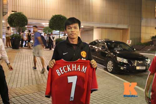 Không được gặp mặt Beckham, fan MU ở VN buồn rầu - 4