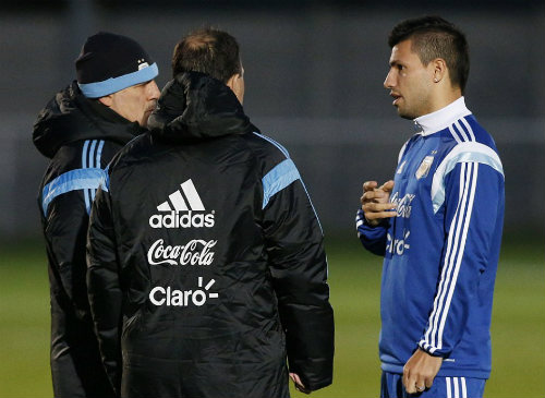 Trở lại đội tuyển, Tevez lên tiếng "nịnh" Messi - 7