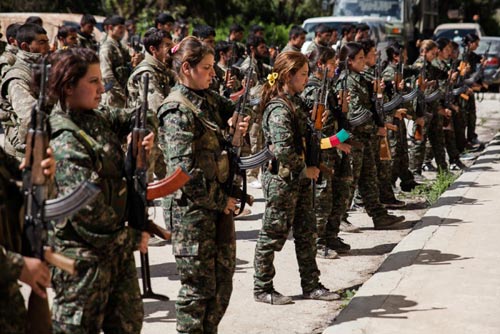Nữ binh nước ngoài đầu tiên ra trận chống IS - 1