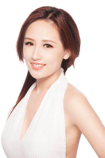 Điều ít biết về làn da trắng sáng của Mai Phương Thúy - 1