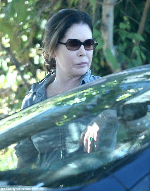 Bất ngờ vì mặt lệch, mồm méo của "người đẹp" showbiz - 10