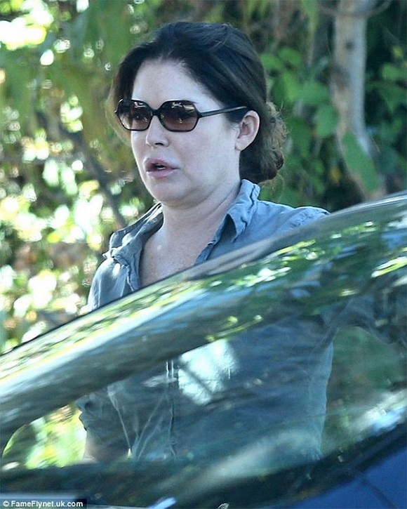 Bất ngờ vì mặt lệch, mồm méo của "người đẹp" showbiz - 9