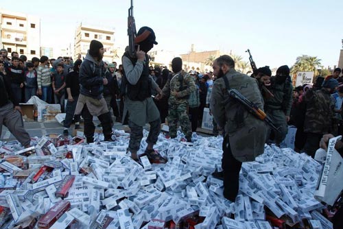 Thủ lĩnh có bị bom Mỹ tiêu diệt, IS vẫn "sống khỏe" - 1