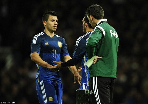 Argentina: Messi chơi tốt hơn nhờ Tevez - 1