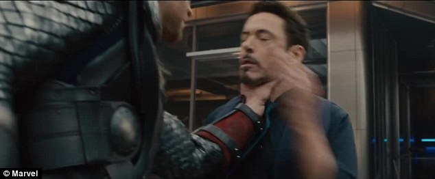 Video: Ironman đối đầu thần Sấm và người khổng lồ xanh - 7