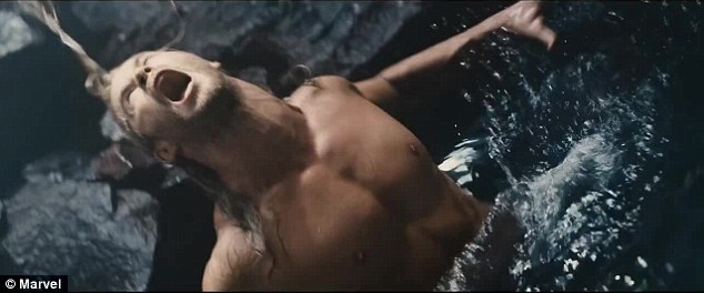 Video: Ironman đối đầu thần Sấm và người khổng lồ xanh - 11